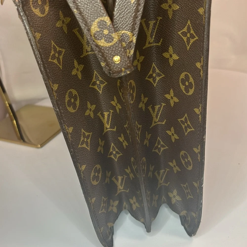 Louis Vuitton Serviette Conseiller Monogram Brown